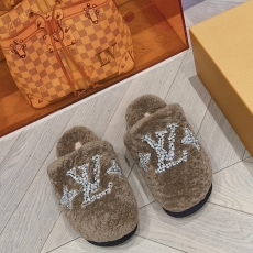 Louis Vuitton Slippers